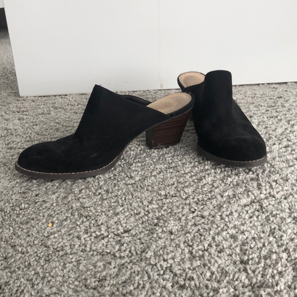 Suede black heeled pointed toe mule